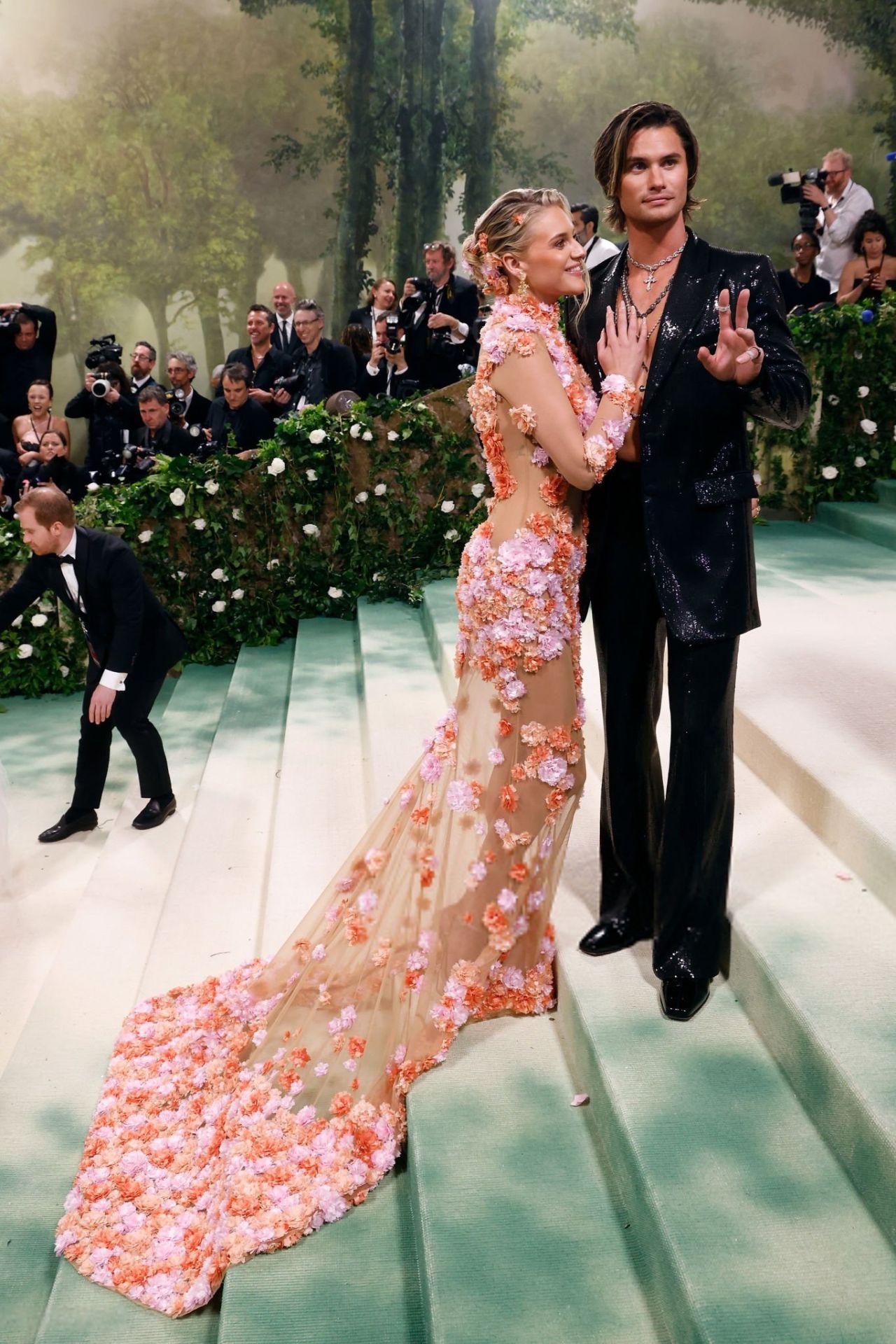 KELSEA BALLERINI AND CHASE STOKES MAKE A STUNNING DEBUT AT THE 2024 MET GALA IN NEW YORK04